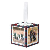 赤いパーソナライズされた青の格子模様のクリスマスフォト キューブオーナメント (正面アングル)