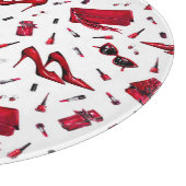 赤いヒール、ファッションアクセサリーパターン。 カッティングボード (角)