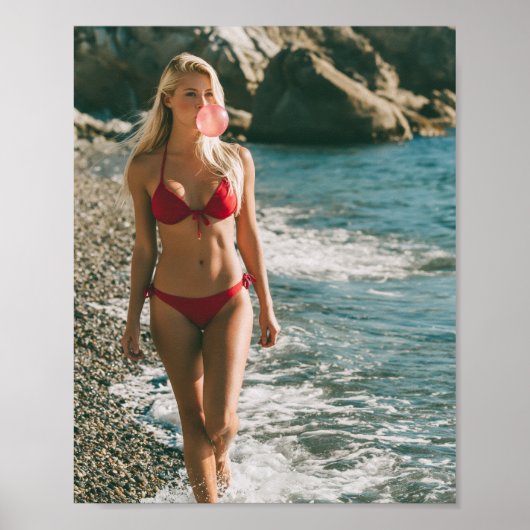 赤いビキニの女性の海でのピンクの風船ガム ポスター (正面)