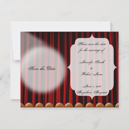 赤いビロードのカーテンのステージの結婚式の保存日付 セーブザデート (正面)