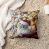 赤いビンテージの椅子に座るクリスマスのラグドール猫 クッション (ブランケット)