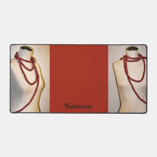 赤いビーズファッショニスタオンファッションマネキンファッション デスクマット (正面)