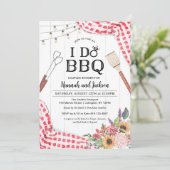 赤いピクニックチェックの「I Do BBQ」カップルシャワーの招待状 招待状 (スタンド正面)