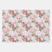 赤いピンクと白いバラの花のブライダルシャワー ラッピングペーパーシート (正面)