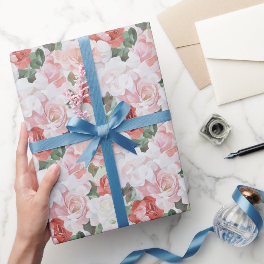 赤いピンクと白いバラの花のブライダルシャワー ラッピングペーパー (ギフト)