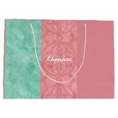 赤いピンクのろうけつ染めと青い水の色名 ラージペーパーバッグ (裏面)