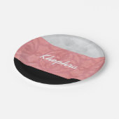 赤いピンクのろうけつ染めグレーの水の色と名前 ペーパープレート (アングル)