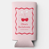 赤いピンクのウェーブ チェリー オン トップ ボウ ブライズメイド パーティー スリム缶クーラー (裏面)