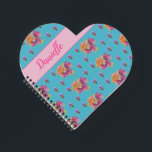 赤いピンクのバラ シャビー シック ティール アクア フラワーフラワー ノートブック<br><div class="desc">赤いピンクのバラ シャビー シック ティール アクア フラワーフラワー 女性名 ラブ ハート ノートブック。名前を完全にカスタマイズできます。私のオリジナルの庭の写真と手書きからデザインしました。</div>