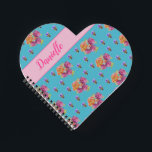 赤いピンクのバラ シャビー シック ティール アクア フラワーフラワー ノートブック<br><div class="desc">赤いピンクのバラ シャビー シック ティール アクア フラワーフラワー 女性名 ラブ ハート ノートブック。名前を完全にカスタマイズできます。私のオリジナルの庭の写真と手書きからデザインしました。</div>