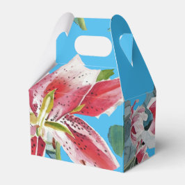 赤いピンクのリリーの花の青いウェディングケーキのプレゼントボックス フェイバーボックス