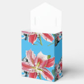 赤いピンクのリリーの花の青いウェディングケーキのプレゼントボックス フェイバーボックス (オープン)