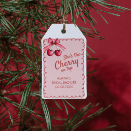 赤いピンクの弓 彼女は最高のチェリー ブライズ シャワー ギフトタグ