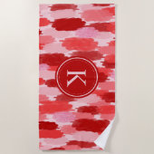 赤いピンクの抽象芸術ブラシストロークのパターンモノグラム ビーチタオル (正面)