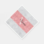 赤いピンクろうけつ染めと灰色の水モノグラムの色 スタンダードランチョンナプキン (角)