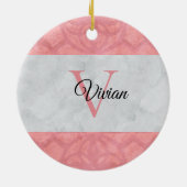 赤いピンクろうけつ染めと灰色の水モノグラムの色 セラミックオーナメント (裏面)