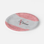 赤いピンクろうけつ染めと灰色の水モノグラムの色 ペーパープレート (アングル)