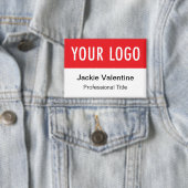 赤いピンバックボタン名タグカスタムロゴ付きバッジ 缶バッジ (インサイチュ)