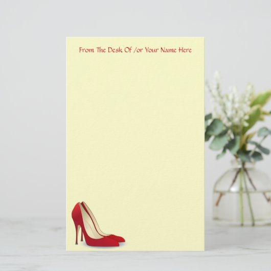 赤いファッションのハイヒールポンプはカスタムな言葉遣いに蹄鉄を打ちます 便箋 (スタンド正面)