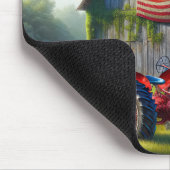 赤いファームトラクターと愛国的な納屋 マウスパッド (コーナー)