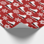赤いフィギュアスケートおよび雪片のクリスマス ラッピングペーパー (角)