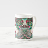 赤いフェミニン唇とバラ孔雀抽象芸術 ボーンチャイナマグカップ (正面右)