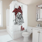 赤いフランスの格子柄のプレゼントを持つ母ブルドッグ シャワーカーテン (インサイチュ)