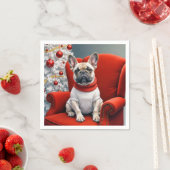 赤いフランスの椅子の上のクリスマスブルドッグ スタンダードカクテルナプキン (インサイチュ)