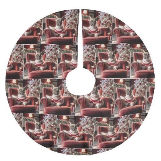 赤いフランスの椅子の上のクリスマスブルドッグ ブラッシュドポリエステルツリースカート (正面)