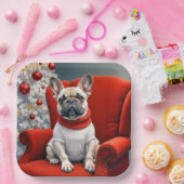 赤いフランスの椅子の上のクリスマスブルドッグ ペーパープレート (パーティー)