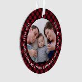 赤いプレイドママ初めてのクリスマスとパパ写真 オーナメント (正面)