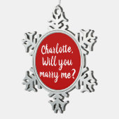 赤いプロポーザルと結婚して名前をカスタムするかわいい スノーフレークピューターオーナメント (右)