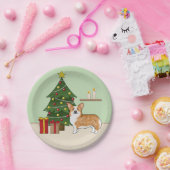 赤いペンブローカウェルシュコーギーの犬とクリスマスツリー ペーパープレート (パーティー)
