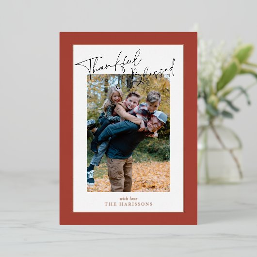 赤いホイルのギンガムサンクスギビング家族の写真 箔シーズンカード (立ち正面)