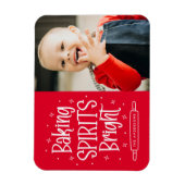 赤いホリデー写真「Baking Spirits Bright」 マグネット (縦)