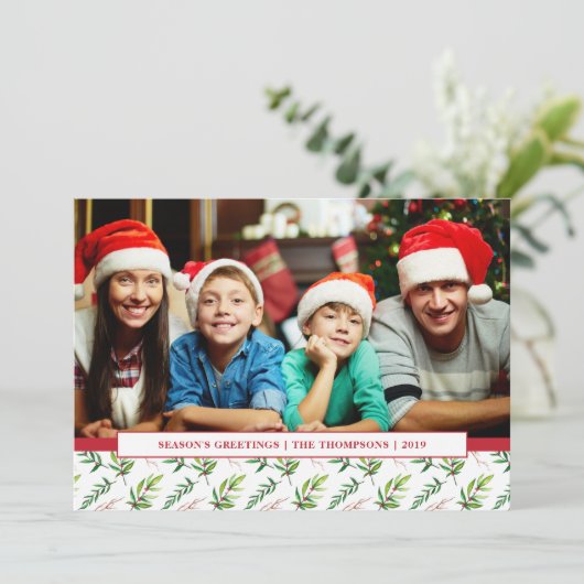 赤いホリーの水の色メリークリスマスファミリーフォト シーズンカード (スタンド正面)