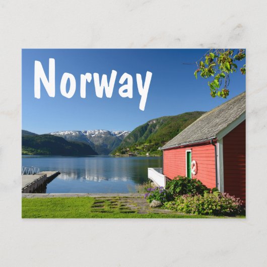 赤いボートハウスを持つノルウェーのフィヨルドビュー ポストカード (正面)