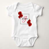 赤いポピーフレームパーソナライズされた ベビーボディスーツ (正面)