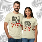 赤いポピー 自分のペースで成長する フラワーアート Tシャツ