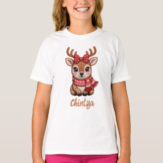 赤いマフラーがキュートなトナカイの赤ちゃんの水彩画 Tシャツ