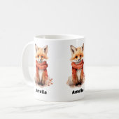 赤いマフラーのかわいい子ギツネ コーヒーマグカップ (正面左)