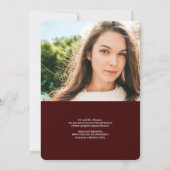 赤いモダンバーガンディースクリプト2枚の写真卒業 案内状 (裏面)