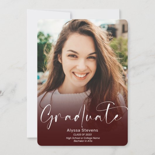 赤いモダンバーガンディースクリプト2枚の写真卒業 案内状 (正面)