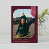 赤いモダン写真の卒業記念の挨拶 箔招待状 (立ち正面)