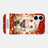 赤いモノグラムの金の硬貨を持つ幸運の猫 iPhone 16ケース (裏面横)