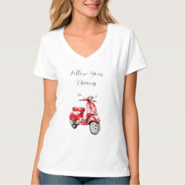 赤いモペットが夢を追う Tシャツ