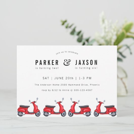 赤いモペットスクーターのテーマの合同誕生日 招待状 (スタンド正面)