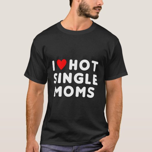 赤いモムズ独身のが大好き Tシャツ (正面)