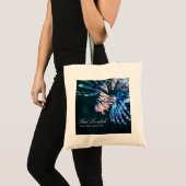 赤いライオンフィッシュ(Pterois volitans, Linnaeus, 1758) トートバッグ (正面(商品))