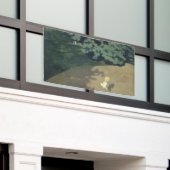 赤いランニングボールの後の少女の少女（幼少期） 横断幕 (ビルの外側)